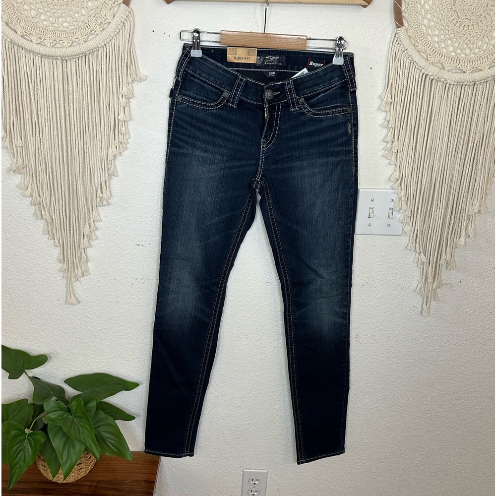 Silver jeans co. Med wash suki fit super stretch skinny jeans size 28